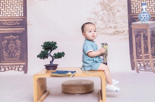 中国香港孕妇肚子上的黑线